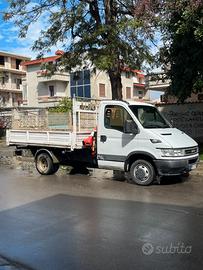 Iveco daily ribaltabile con gru