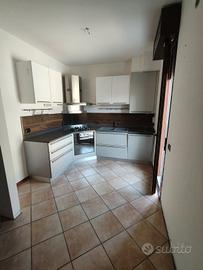 Cucina angolare (da smontare in loco)