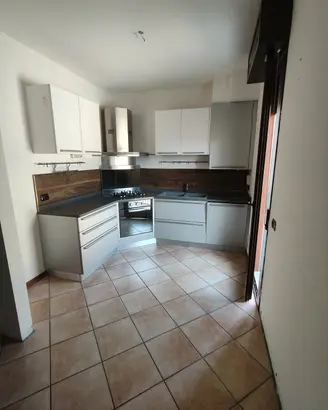 Cucina angolare (da smontare in loco)