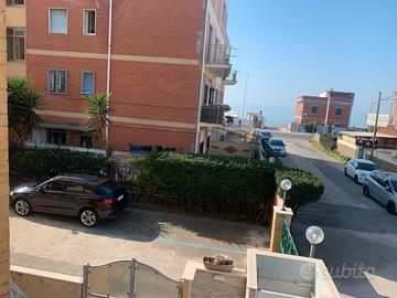 Appartamento sul mare con posto auto