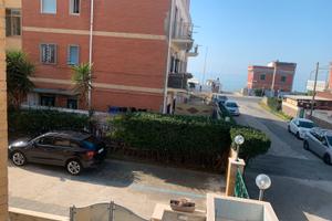 Appartamento sul mare con posto auto