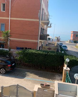 Appartamento sul mare con posto auto