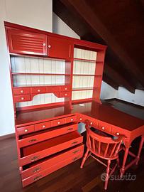 Camera scrittoio legno color rosso