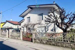 Perfetta e graziosa casa singola con giardino escl