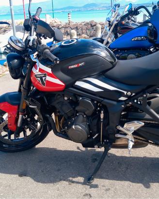 TRIUMPH TRIDENT 660