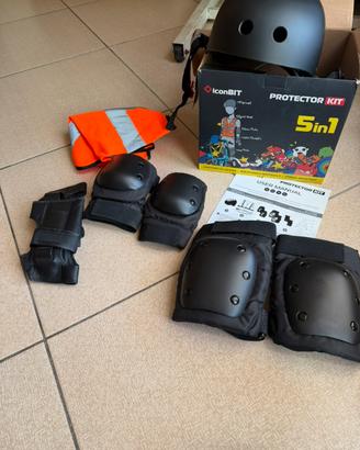 Set protezione completo + casco nuovo mai usato