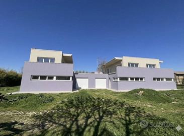 Villetta a schiera di 157 m² con 4 locali e box au