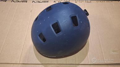 elmetto decathlon nero