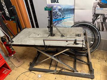 cavalletto meccanico per bici 