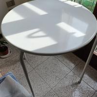 Tavolino bianco Ikea con piano rotondo