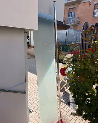 Parete divisoria in vetro opalino + piantana inox