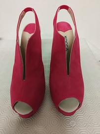 Decolte in camoscio, colore fucsia. N. 40