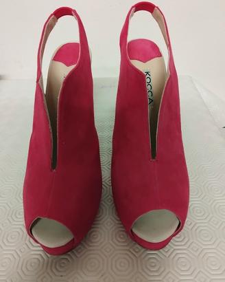 Decolte in camoscio, colore fucsia. N. 40