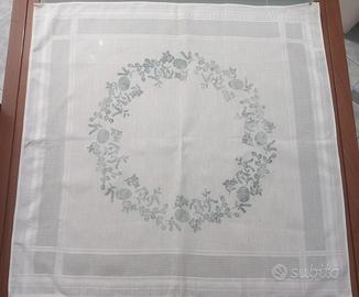 Centrotavola o tovaglia da the vintage 