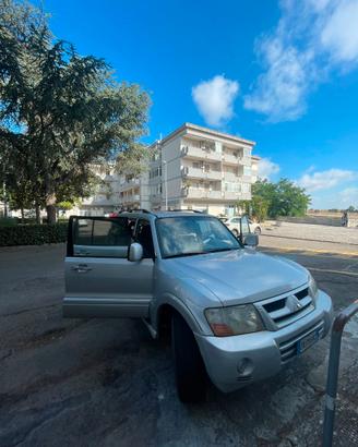 mitsubishi pajero