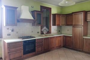 VILLA A SCHIERA A CALVISANO