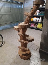 Albero tiragraffi per gatto