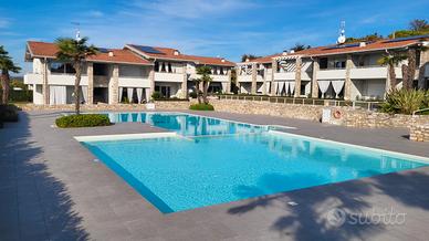 Splendido bilocale con piscina