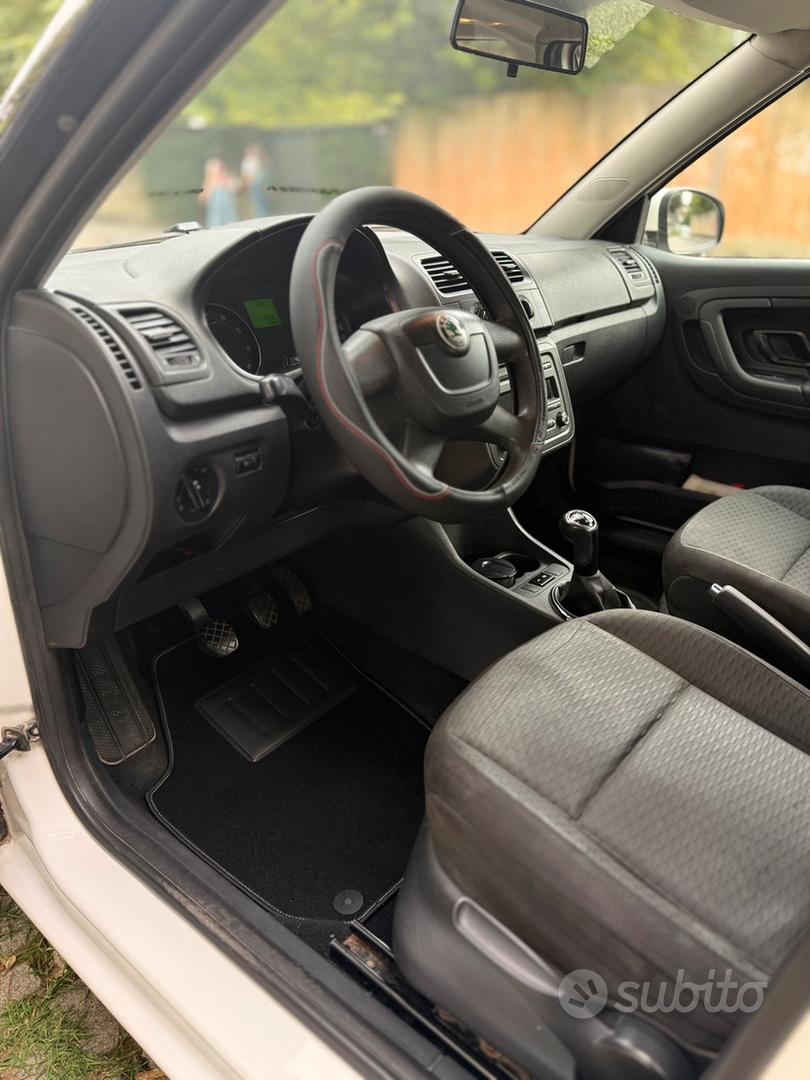 Skoda Fabia 2011 photo 5