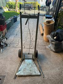 Carrello per sollevare damigiane