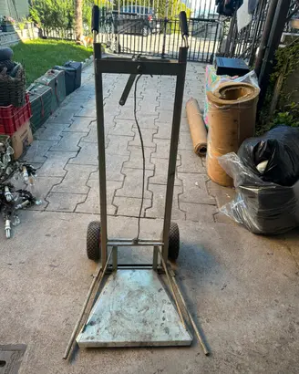 Carrello per sollevare damigiane