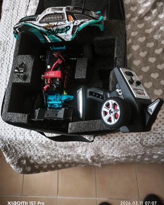 auto RC che si impegna 