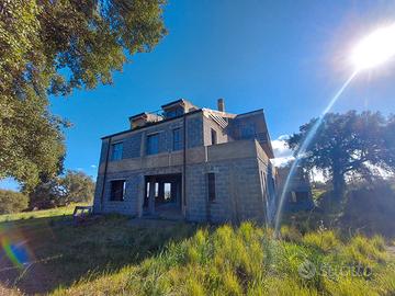 Villasmundo struttura da rifinire con terreno