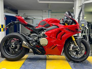 Ducati panigale v4 s akrapovic e carbonio