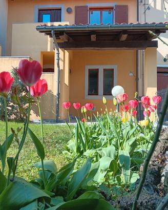 Casa unifamiliare in piccolo paese collinare