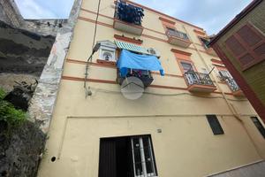 2 LOCALI A TORRE DEL GRECO