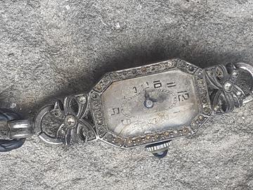 Orologio da polso antico con zaffiro 