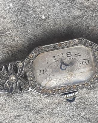 Orologio da polso antico con zaffiro 