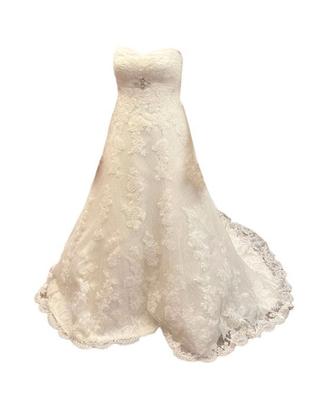 Abito da sposa, velo e sottogonna Pronovias