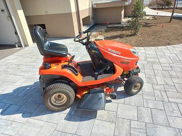 trattorino tagliaerba Kubota 