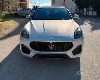Maserati grecale modena 330 Cv