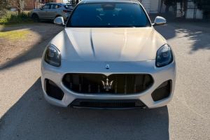 Maserati grecale modena 330 Cv