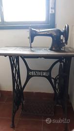 Singer- Macchina da cucire antica.