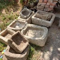 Abbeveratoi antichi di pietra dimensioni varie
