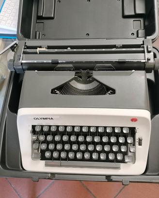 macchina da scrivere Olympia 