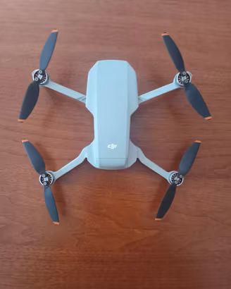 DJI Mini 4K Combo + 2 BATT + SD 64GB + Custodia