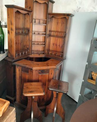 Mobile bar ad angolo con portabottiglie