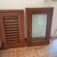 Finestra in legno con doppio vetro e persiana