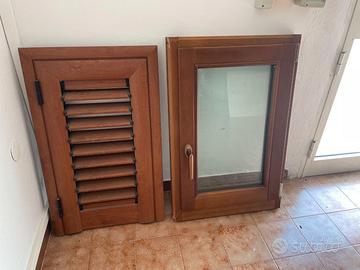Finestra in legno con doppio vetro e persiana
