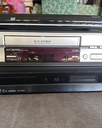 Dvd players e un VHS