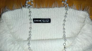 Top bianco peloso con spalline a perline bianche 