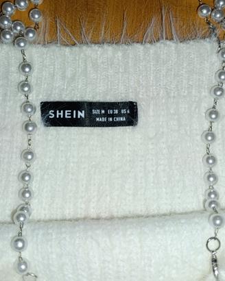 Top bianco peloso con spalline a perline bianche 