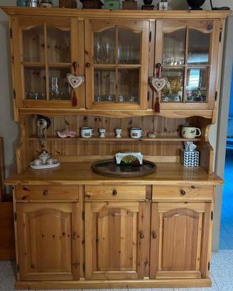Credenza e vetrina in legno – 50€ ciascuna