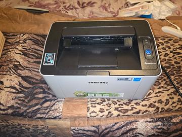 stampante Samsung xpress m 2020v ben tenuta. funzi