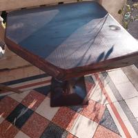 Tavolo in legno massello con base pesante