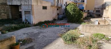 VIA DEGLI IRIS - Magazzino + terreno